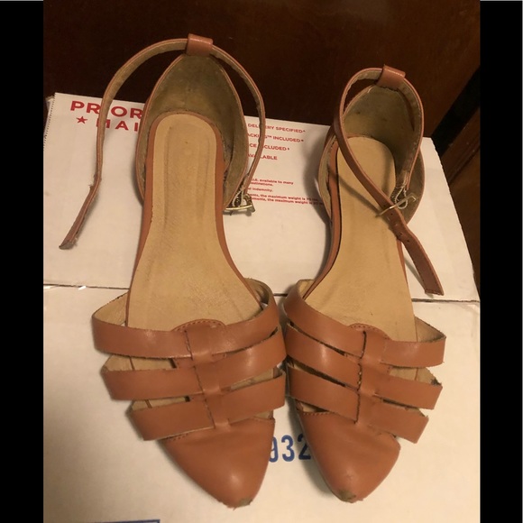 Tan sandals by Andrea 6.5 flats used condition - Picture 1 of 15